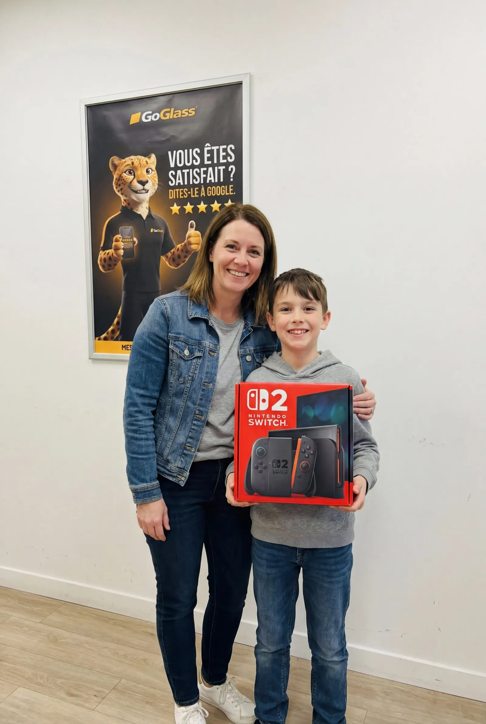 Mère et fils avec leur Nintendo Switch 2 offerte par GoGlass